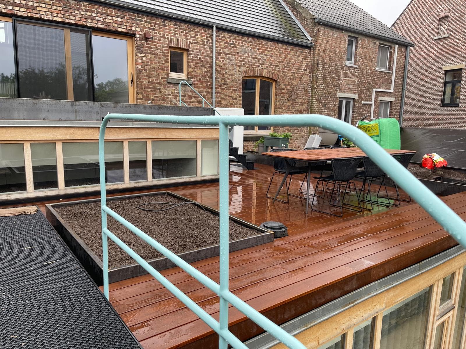 Elegant Dakterras in Hoeselt, WoPa Construction