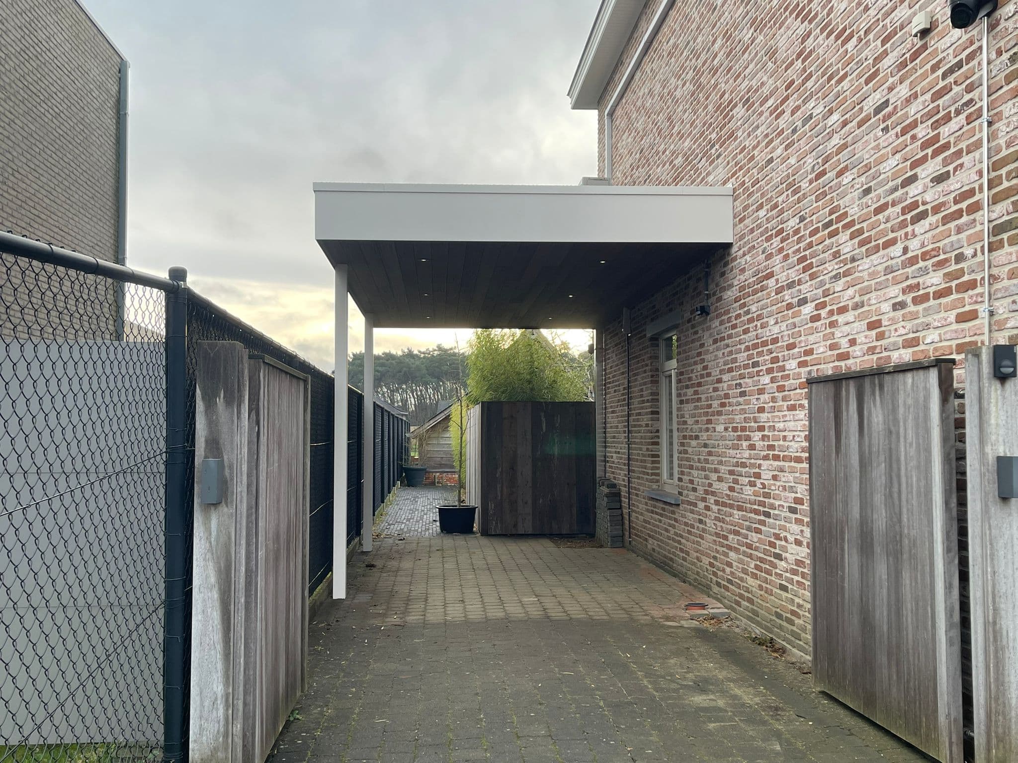 Stijlvolle carport in Beringen/Paal, WoPa Construction